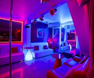 Espacio privado con striptease